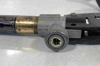 Pretensionneur de ceinture avant gauche FORD ESCORT 5