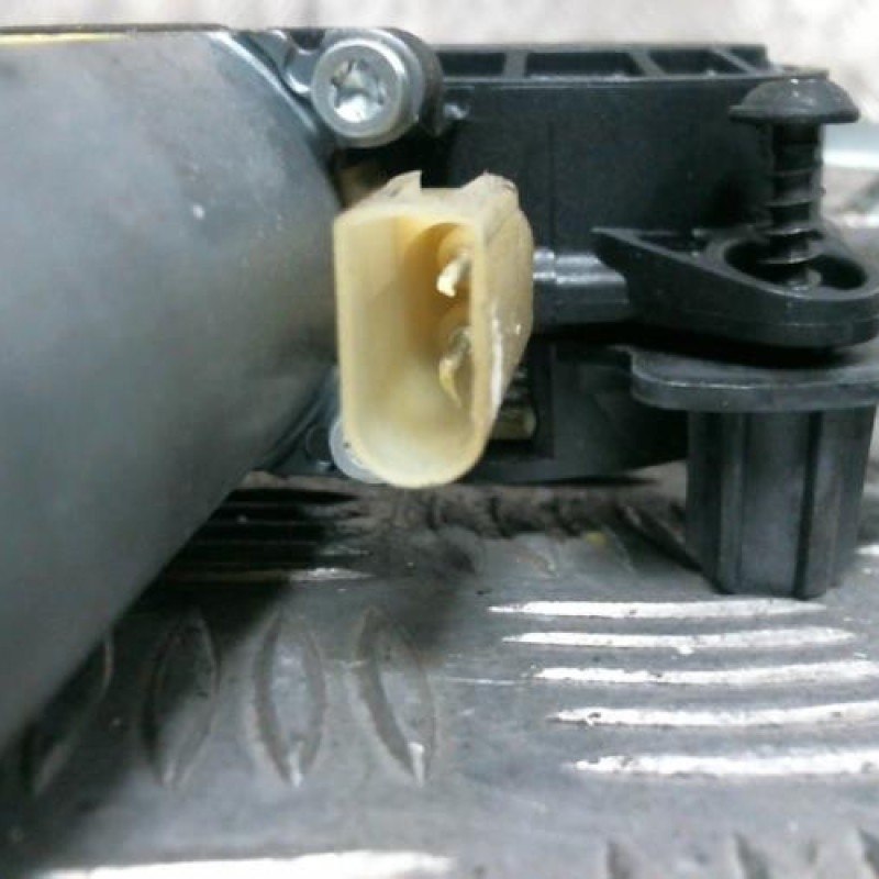 Leve vitre electrique avant droit FORD FIESTA 5 Photo n°2