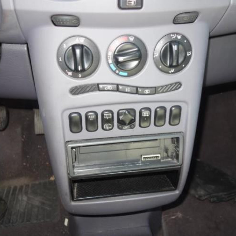 Malle/Hayon arriere MERCEDES CLASSE A 168 Photo n°10
