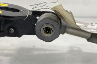 Pretensionneur de ceinture avant droit VOLVO V 40 1