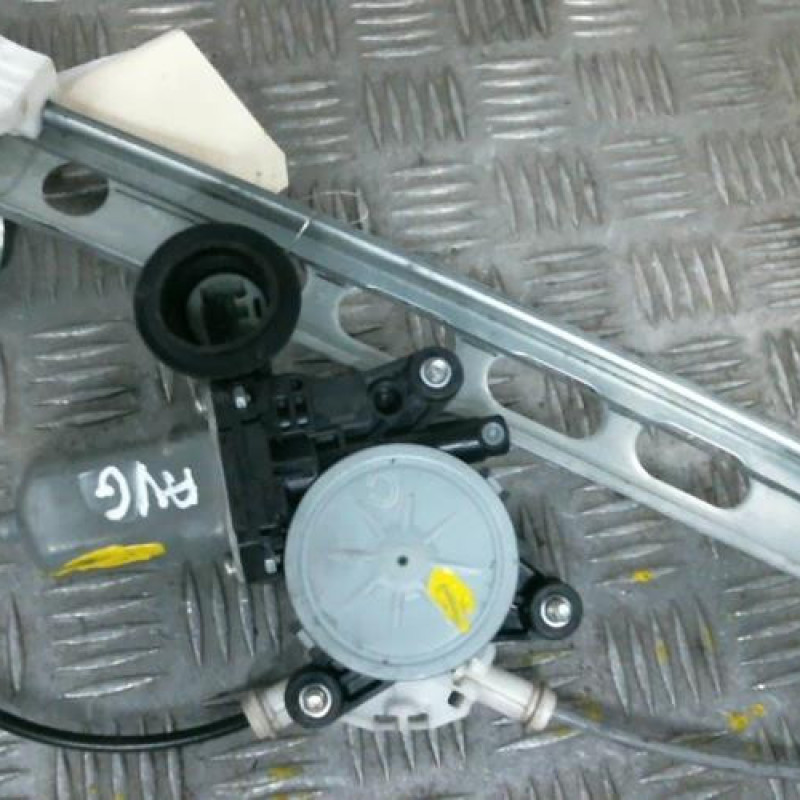 Leve vitre electrique avant gauche SUZUKI SWIFT 4 Photo n°2