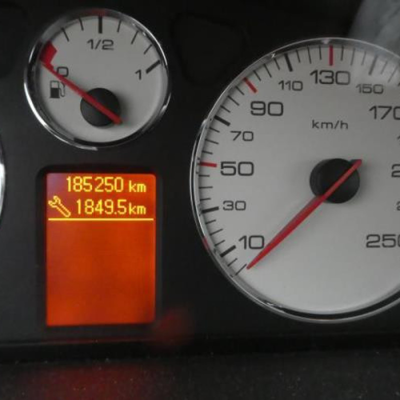 Verin de coffre PEUGEOT 407 Photo n°10