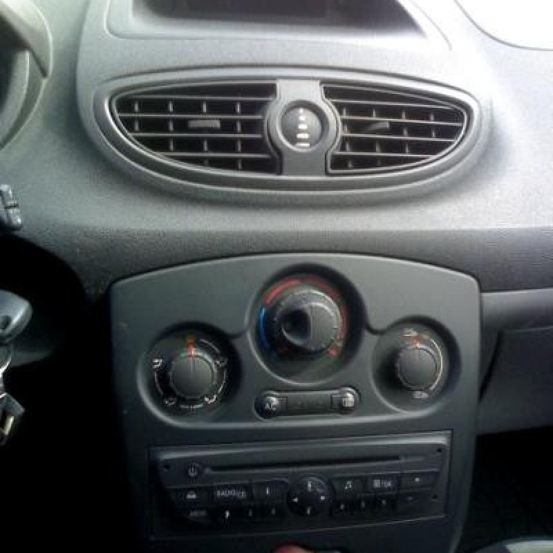 Capot RENAULT CLIO 3 Photo n°5