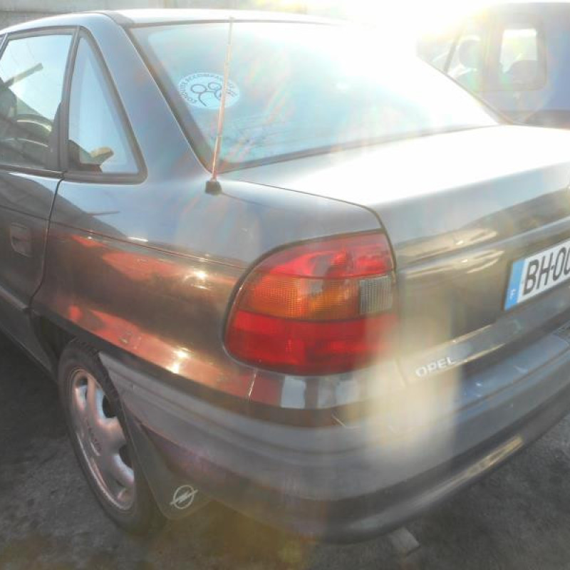 Malle/Hayon arriere OPEL ASTRA F Photo n°6