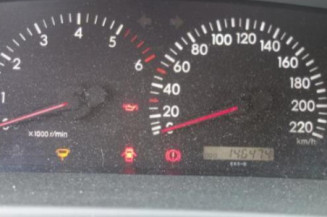 Leve vitre electrique avant droit TOYOTA COROLLA VERSO 1