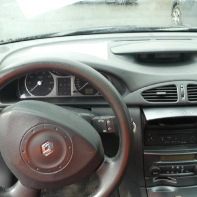 Pare choc avant RENAULT LAGUNA 2 Photo n°13
