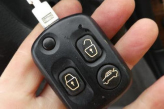 Serrure de coffre PEUGEOT 607