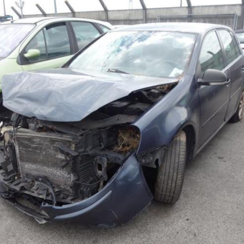 Feu arriere secondaire droit (feux) VOLKSWAGEN GOLF 5 Photo n°3