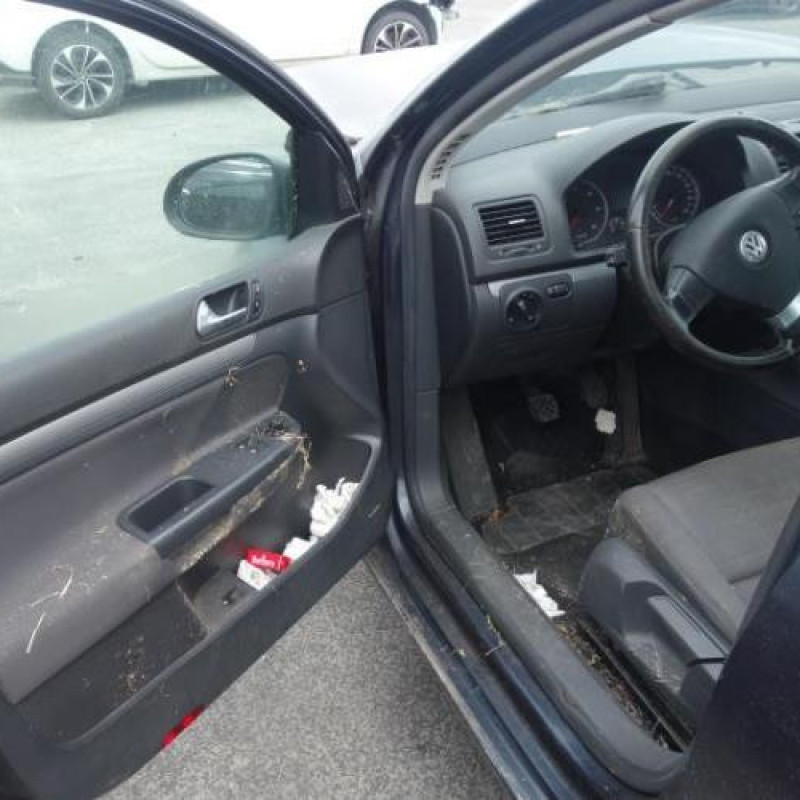 Feu arriere secondaire droit (feux) VOLKSWAGEN GOLF 5 Photo n°7