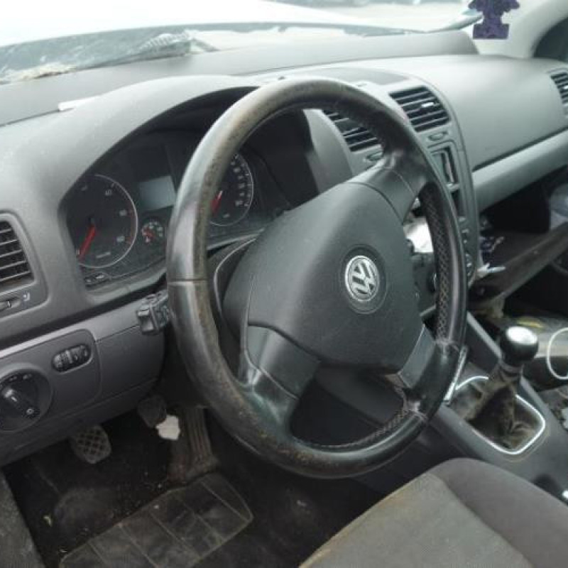 Feu arriere secondaire droit (feux) VOLKSWAGEN GOLF 5 Photo n°8