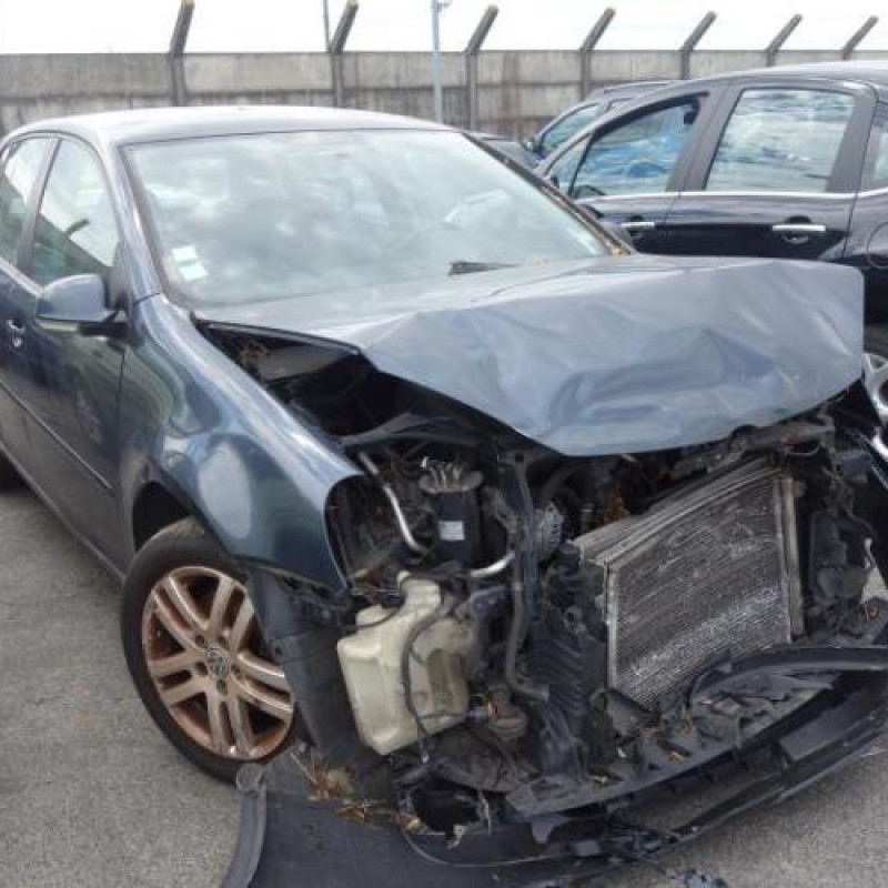 Feu arriere secondaire gauche (feux) VOLKSWAGEN GOLF 5 Photo n°4