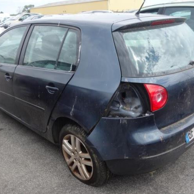 Feu arriere secondaire gauche (feux) VOLKSWAGEN GOLF 5 Photo n°6