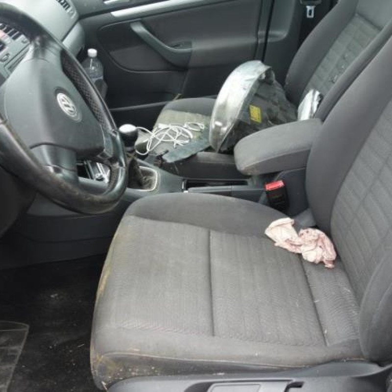 Feu arriere secondaire gauche (feux) VOLKSWAGEN GOLF 5 Photo n°9