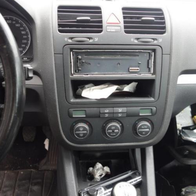 Feu arriere secondaire gauche (feux) VOLKSWAGEN GOLF 5 Photo n°14