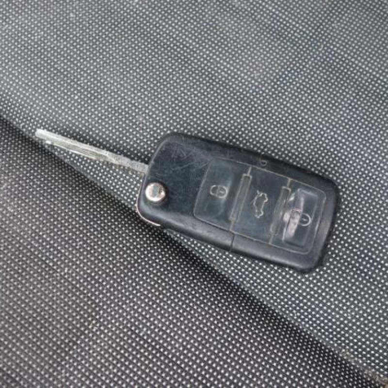 Feu arriere secondaire gauche (feux) VOLKSWAGEN GOLF 5 Photo n°16