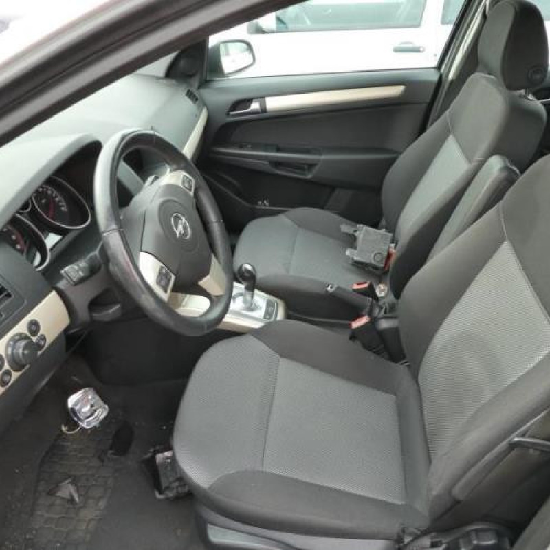 Plage arriere OPEL ASTRA H Photo n°6