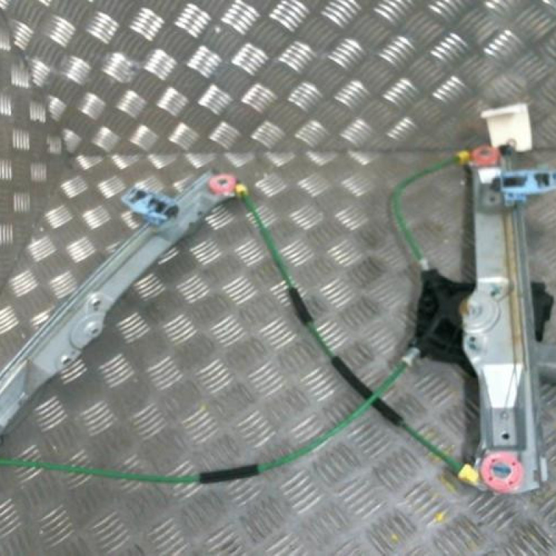 Leve vitre electrique avant gauche OPEL CORSA D Photo n°1