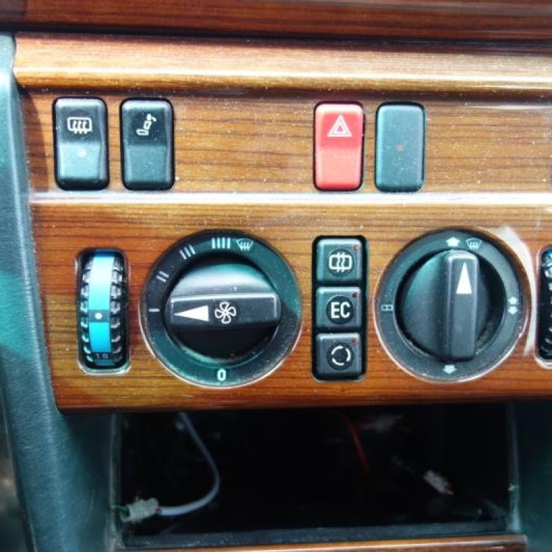 Feu arriere principal droit (feux) MERCEDES 300 W124 Photo n°10