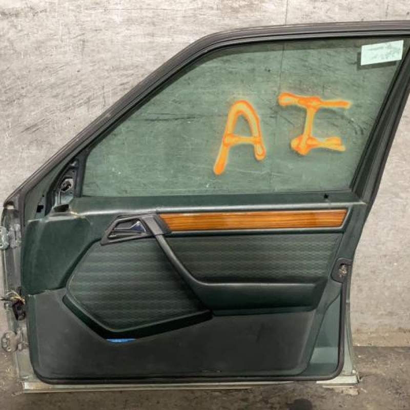 Porte avant droit MERCEDES 300 W124 Photo n°2