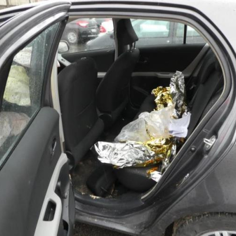 Compteur TOYOTA YARIS 2 Photo n°9