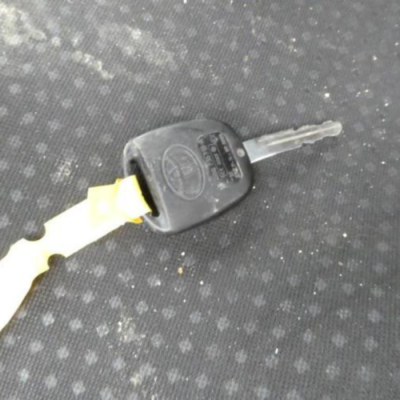 Compteur TOYOTA YARIS 2 Photo n°14