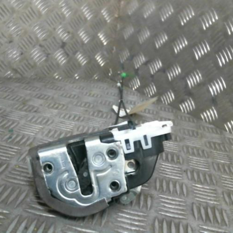Serrure arriere gauche TOYOTA YARIS 2 Photo n°3