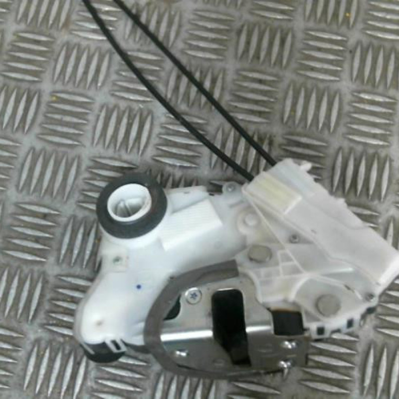 Serrure avant gauche TOYOTA YARIS 2 Photo n°5
