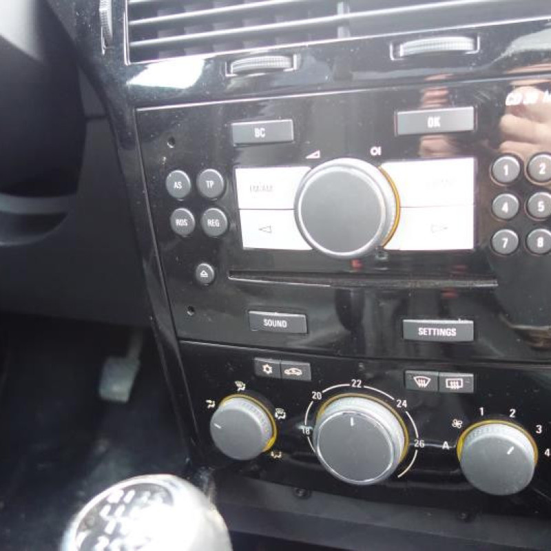 Porte avant droit OPEL ASTRA H Photo n°10