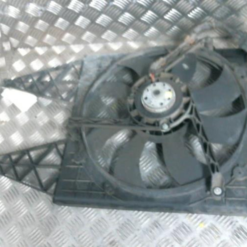 Moto ventilateur radiateur VOLKSWAGEN FOX Photo n°2