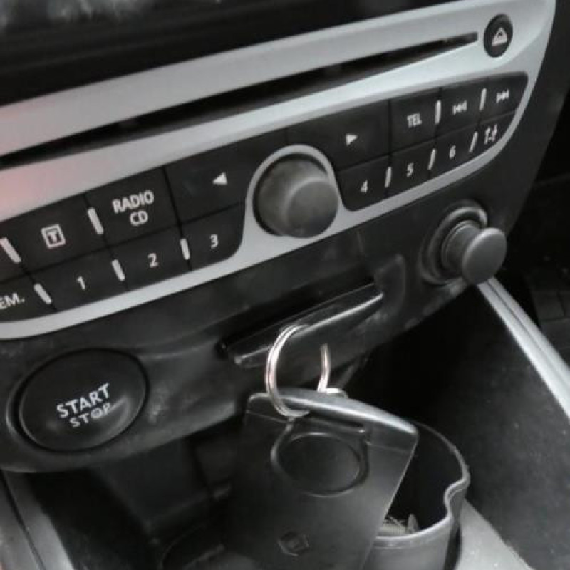 Verin de coffre RENAULT MEGANE 3 Photo n°13