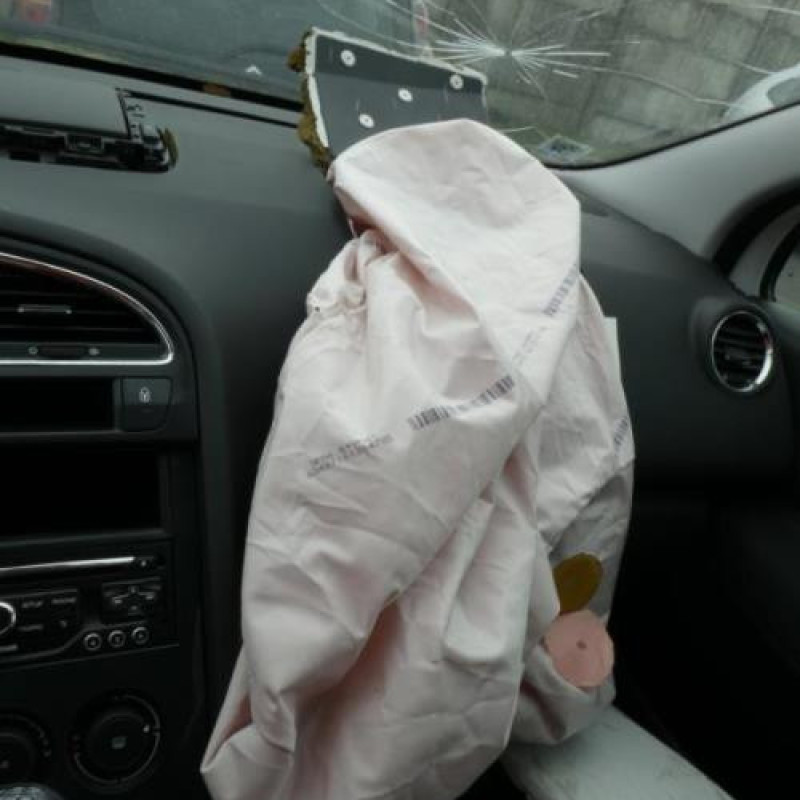 Ceinture arriere droit PEUGEOT 5008 1 Photo n°13