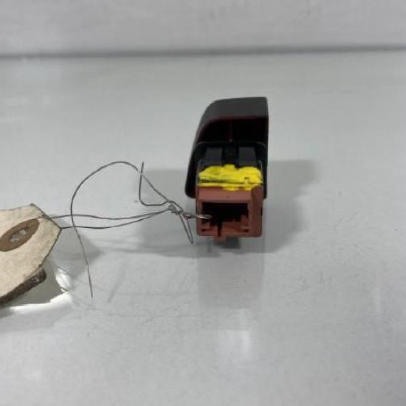 Bouton de warning PEUGEOT 5008 1 Photo n°3