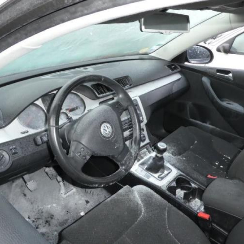 Ceinture arriere gauche VOLKSWAGEN PASSAT 5 Photo n°8