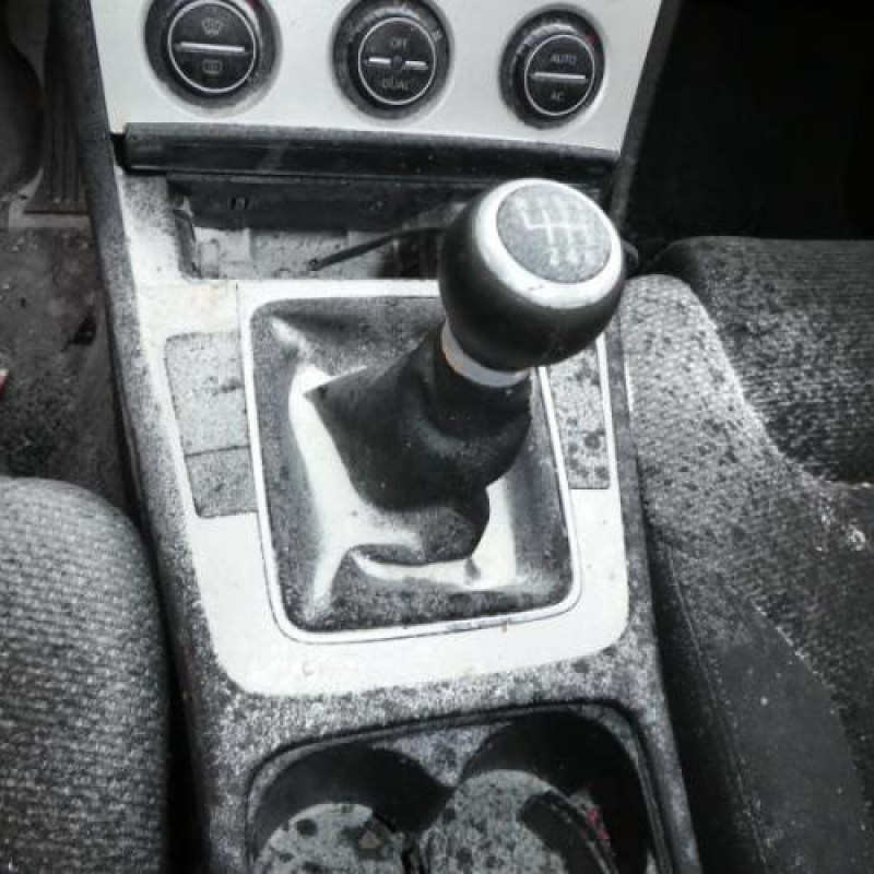 Pretensionneur de ceinture avant droit VOLKSWAGEN PASSAT 5 Photo n°9