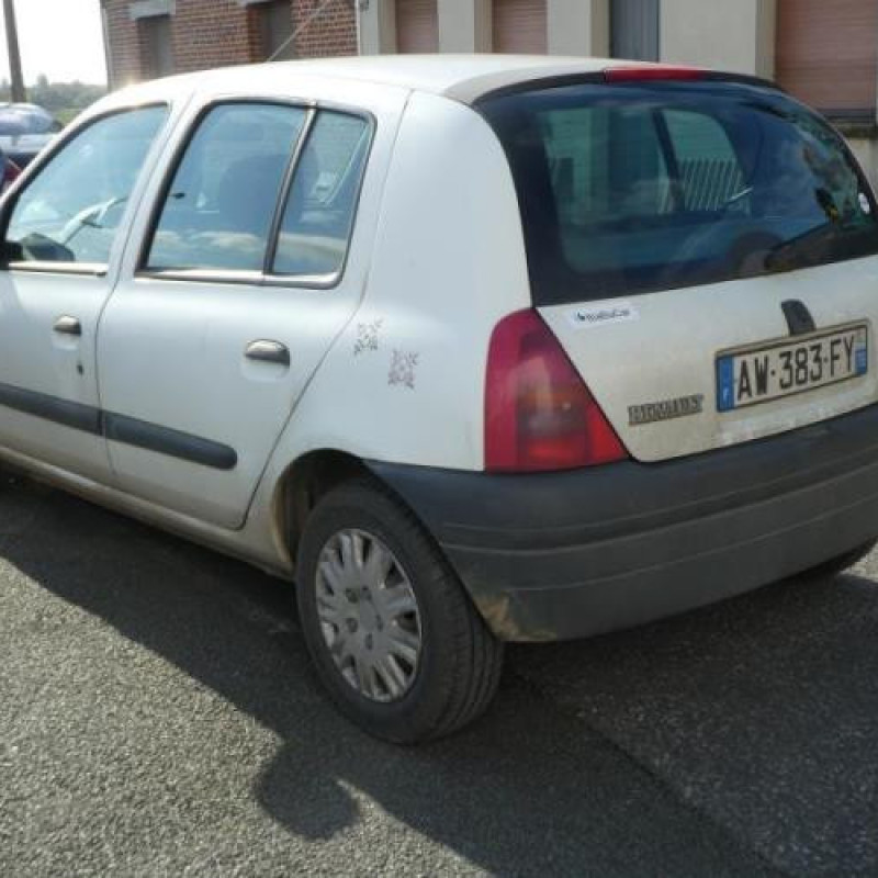 Pare choc avant RENAULT CLIO 2 Photo n°3