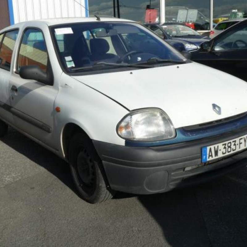 Pare choc avant RENAULT CLIO 2 Photo n°5