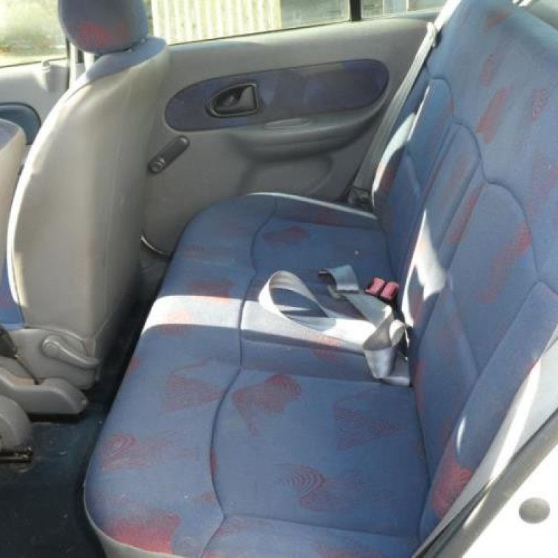 Pare choc avant RENAULT CLIO 2 Photo n°6