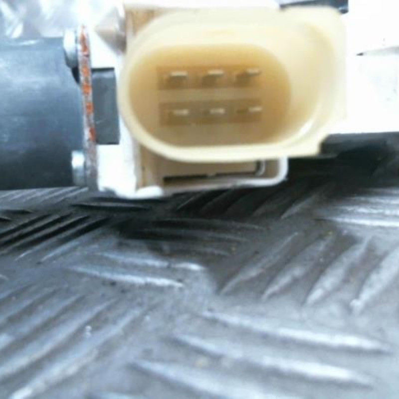 Leve vitre electrique avant droit BMW SERIE 1 E87 Photo n°2