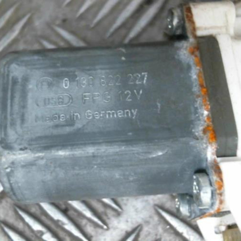 Leve vitre electrique avant droit BMW SERIE 1 E87 Photo n°3