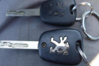 Serrure avant droit PEUGEOT 307