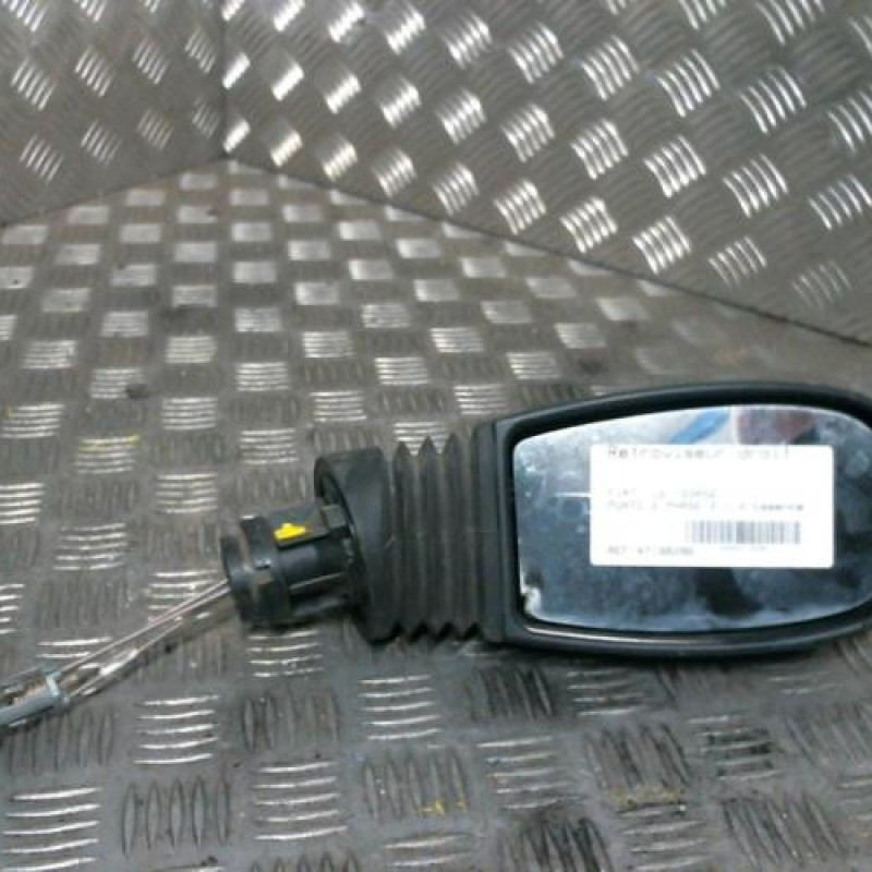Retroviseur droit FIAT PUNTO 2 Photo n°1