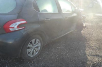 Pommeau de vitesses PEUGEOT 208 1
