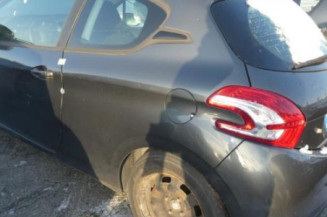 Pommeau de vitesses PEUGEOT 208 1