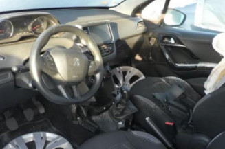 Pommeau de vitesses PEUGEOT 208 1