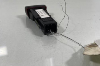 Bouton de warning MAZDA 2 2