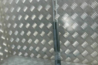 Verin de coffre MAZDA 2 2 Photo n°1