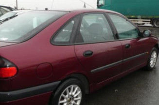 Pretensionneur de ceinture avant droit RENAULT LAGUNA 1