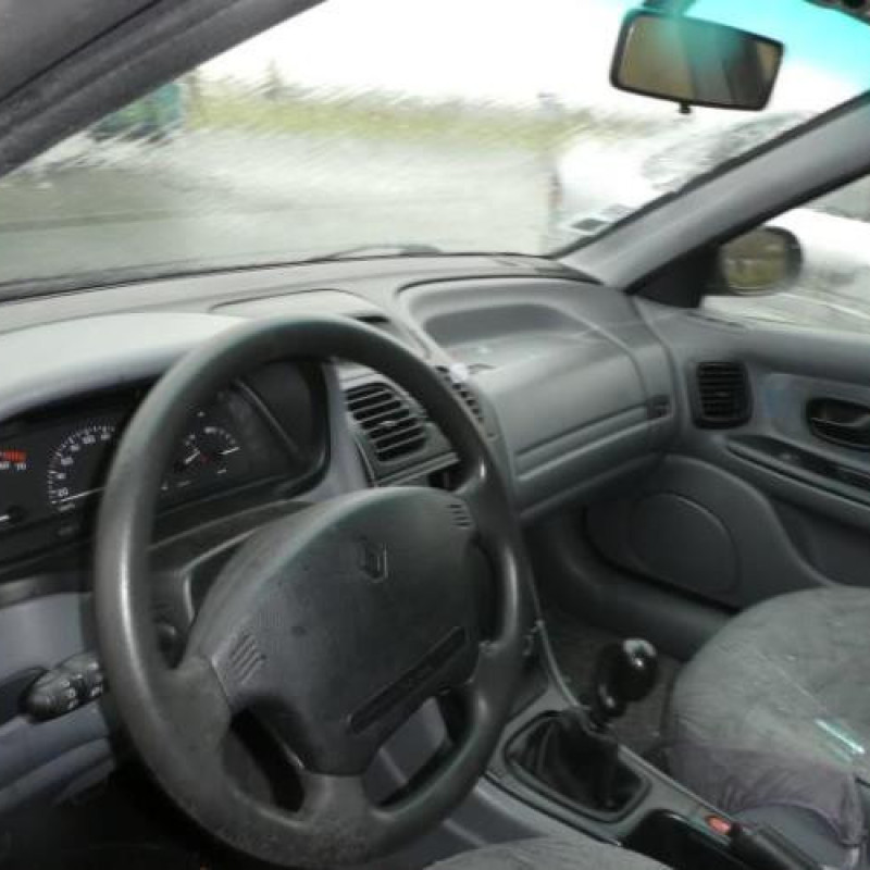 Pretensionneur de ceinture avant droit RENAULT LAGUNA 1 Photo n°8