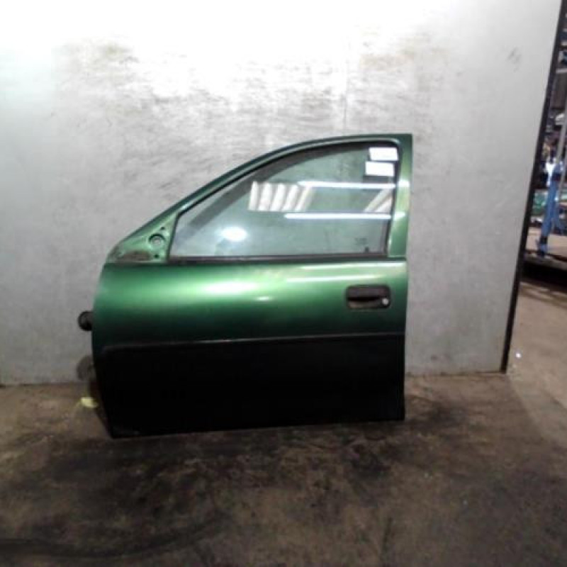Porte avant gauche OPEL CORSA B Photo n°1