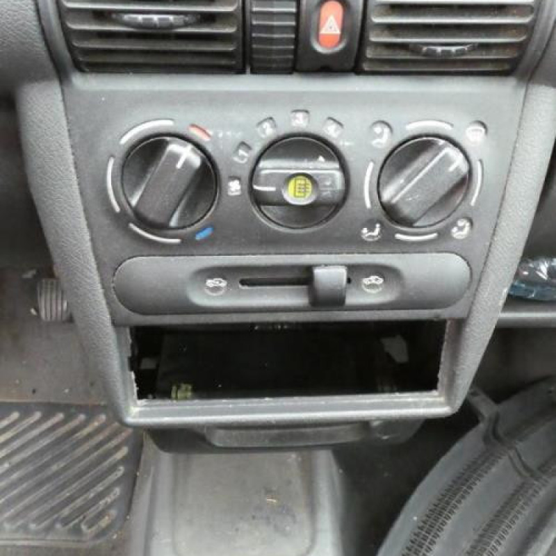Porte avant gauche OPEL CORSA B Photo n°11
